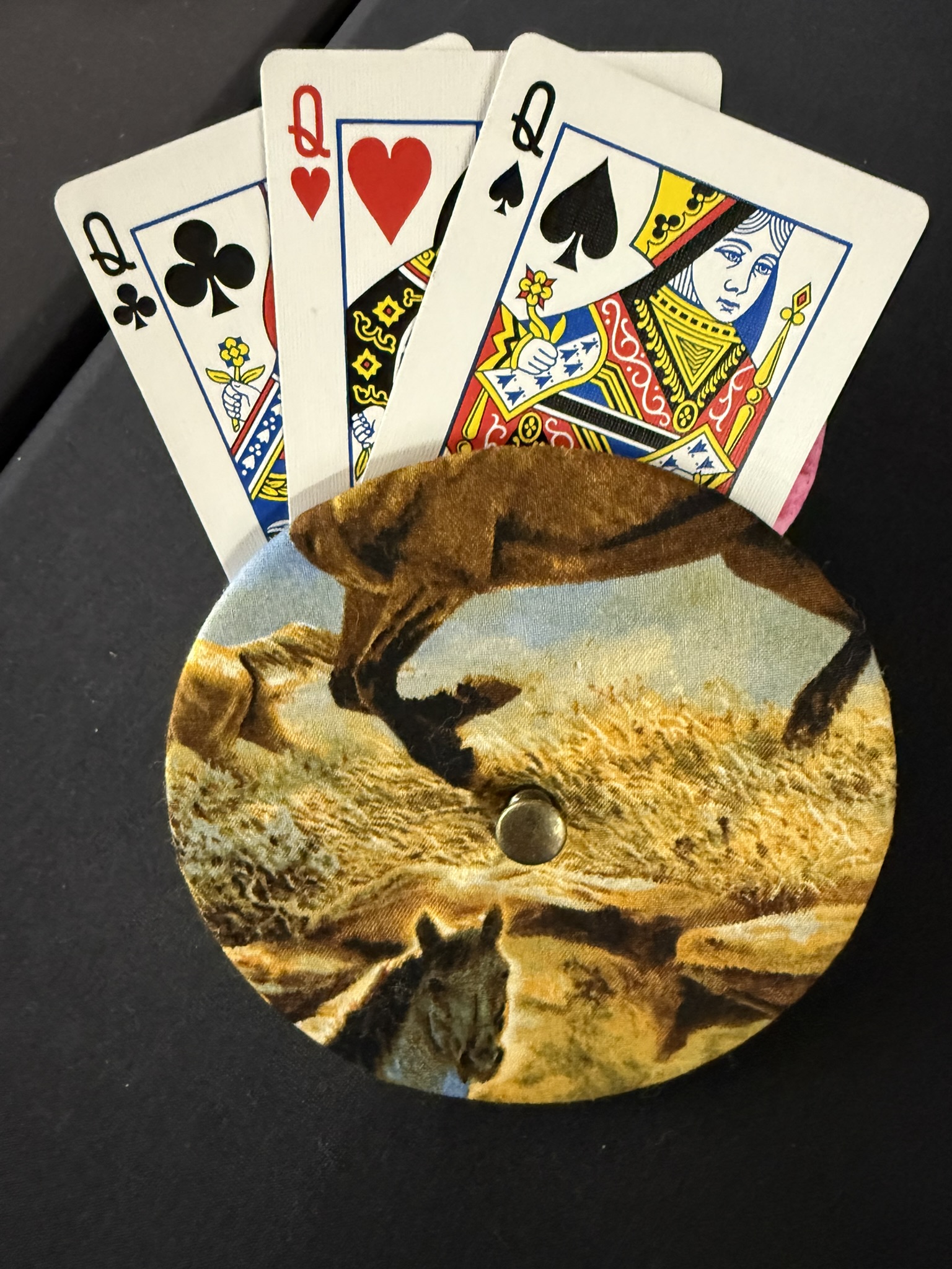 horse playing card holder with button