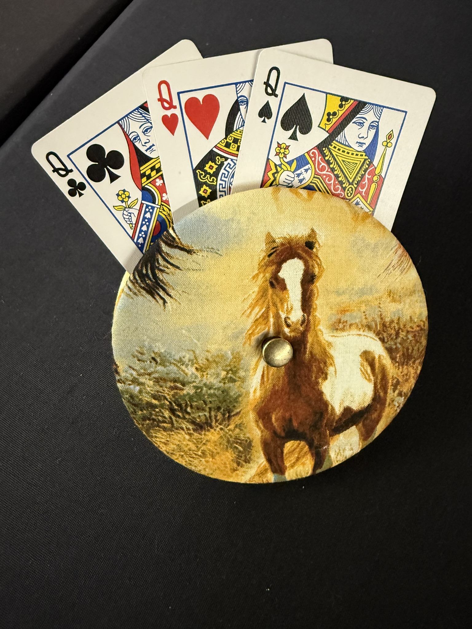 horse playing card holder with button